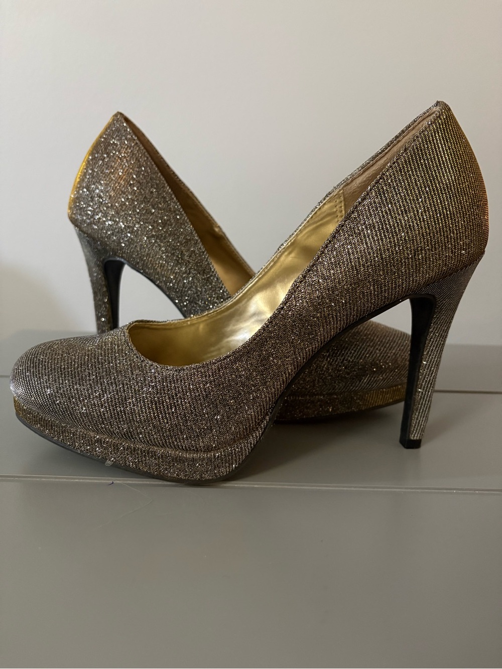 Preowned FIONI Metallic Gold Glitter Platform Pumps 4” Stiletto Closed Toe Heels